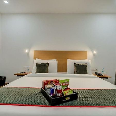 Hotel Town Plaza Pune Bagian luar foto