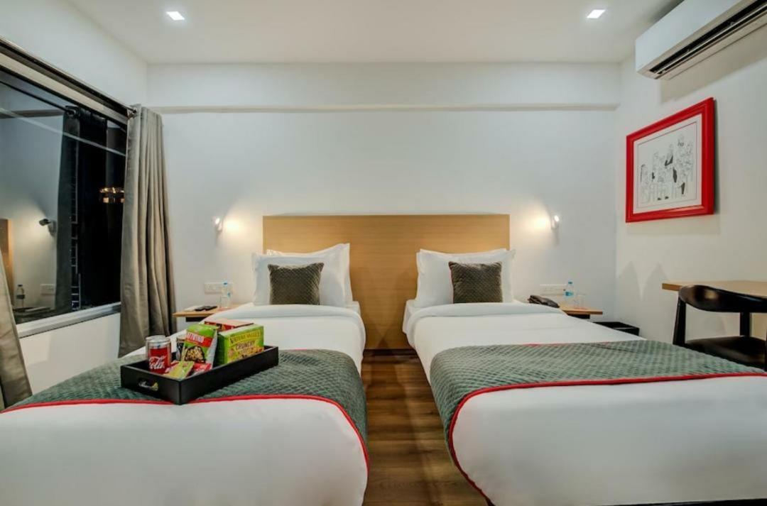 Hotel Town Plaza Pune Bagian luar foto