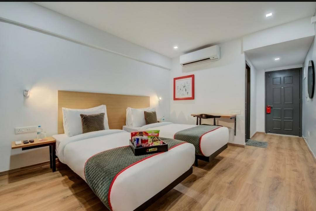 Hotel Town Plaza Pune Bagian luar foto