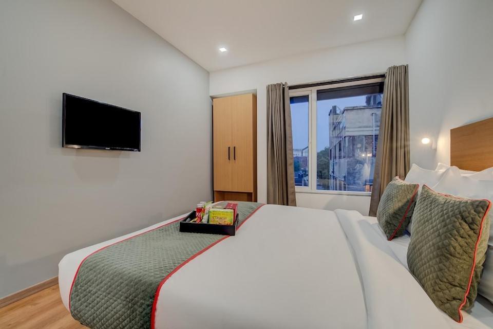 Hotel Town Plaza Pune Bagian luar foto