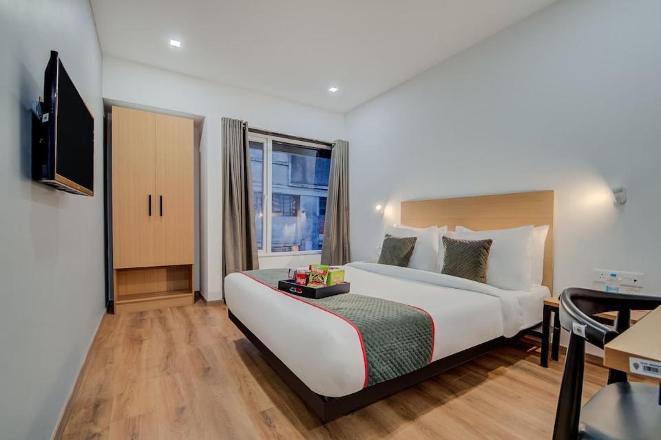 Hotel Town Plaza Pune Bagian luar foto