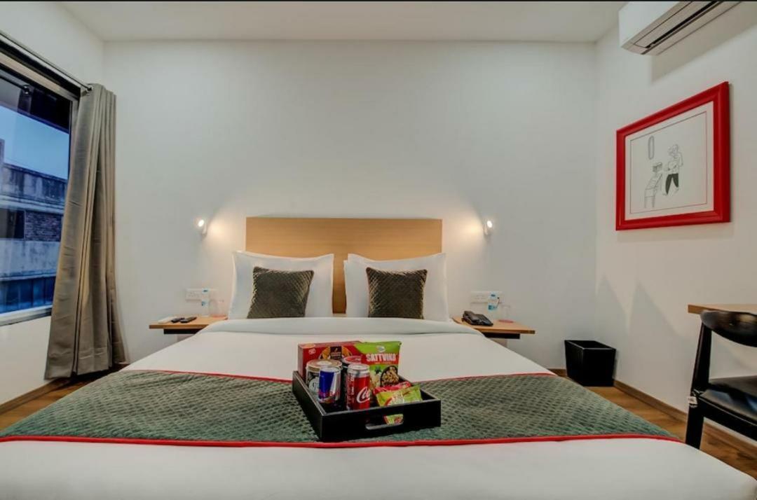 Hotel Town Plaza Pune Bagian luar foto