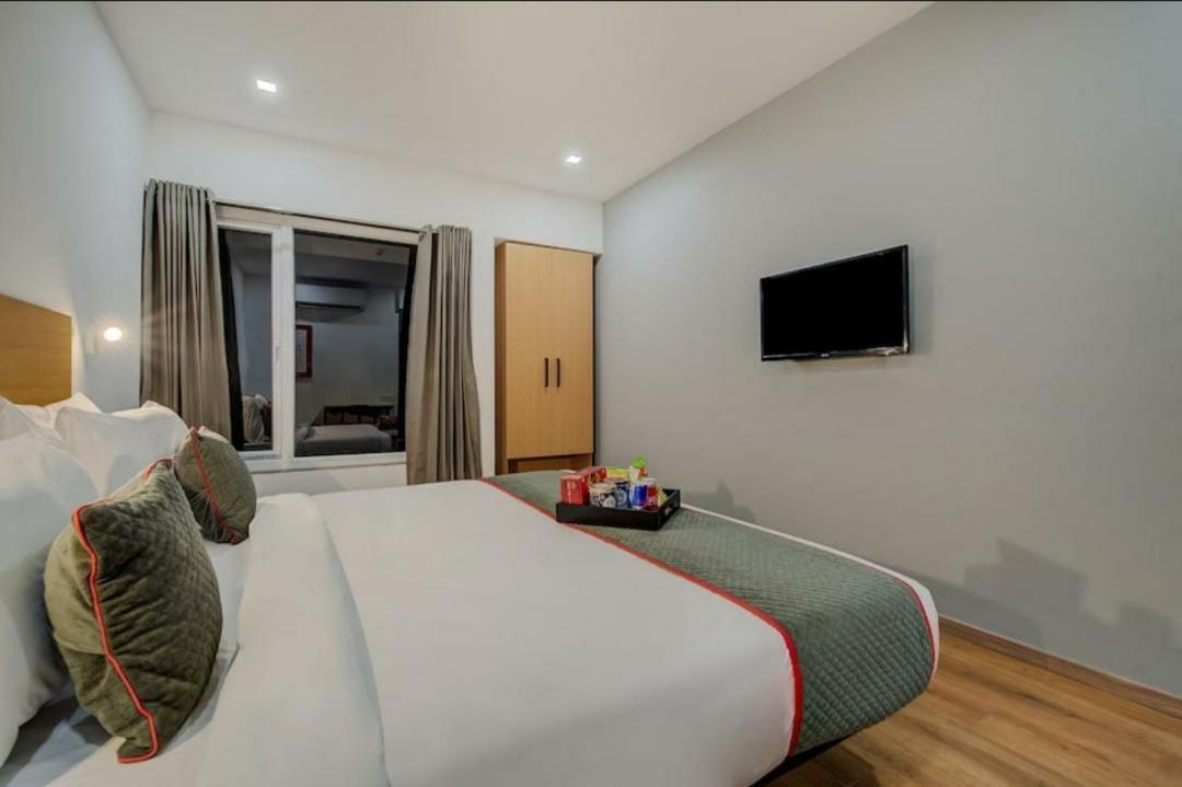 Hotel Town Plaza Pune Bagian luar foto