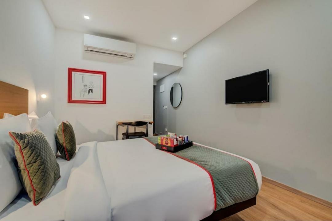 Hotel Town Plaza Pune Bagian luar foto